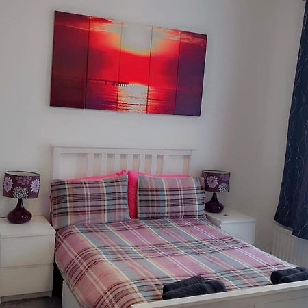 2 Bed 1St Floor Apartment-Own Entrance & Parking Portsmouth Zewnętrze zdjęcie