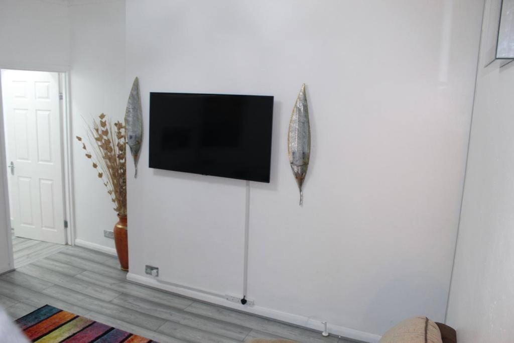 2 Bed 1St Floor Apartment-Own Entrance & Parking Portsmouth Zewnętrze zdjęcie