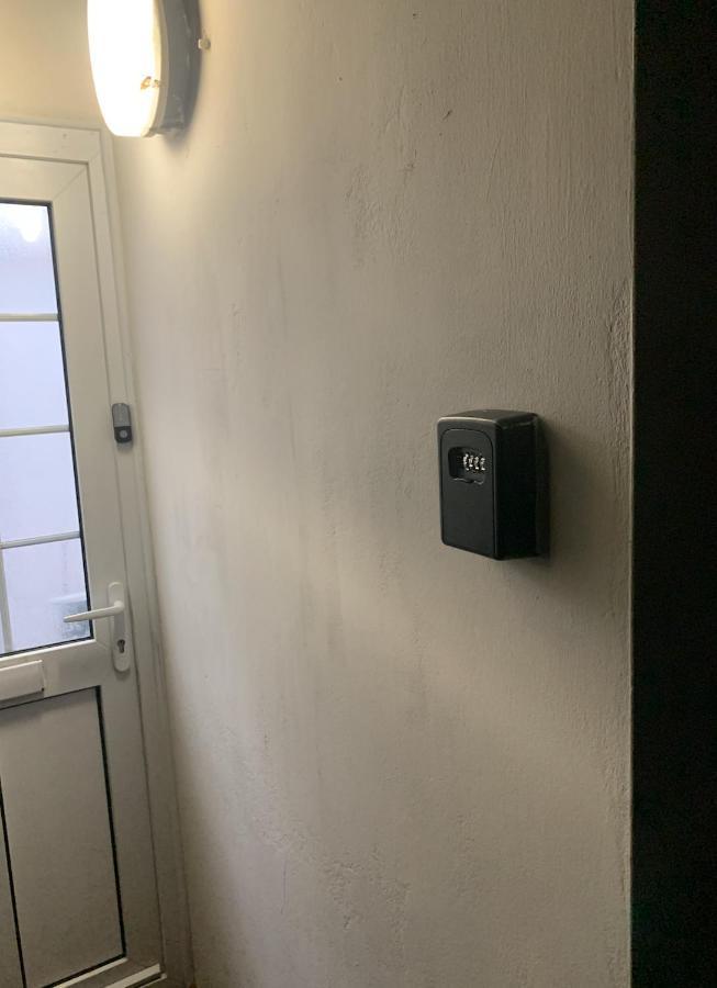 2 Bed 1St Floor Apartment-Own Entrance & Parking Portsmouth Zewnętrze zdjęcie
