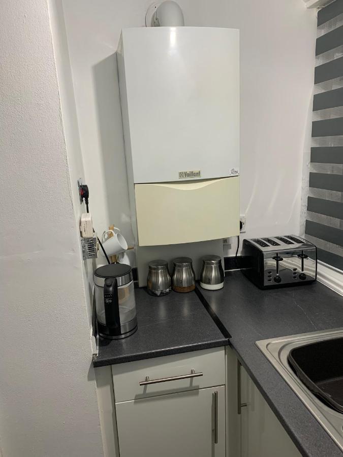 2 Bed 1St Floor Apartment-Own Entrance & Parking Portsmouth Zewnętrze zdjęcie