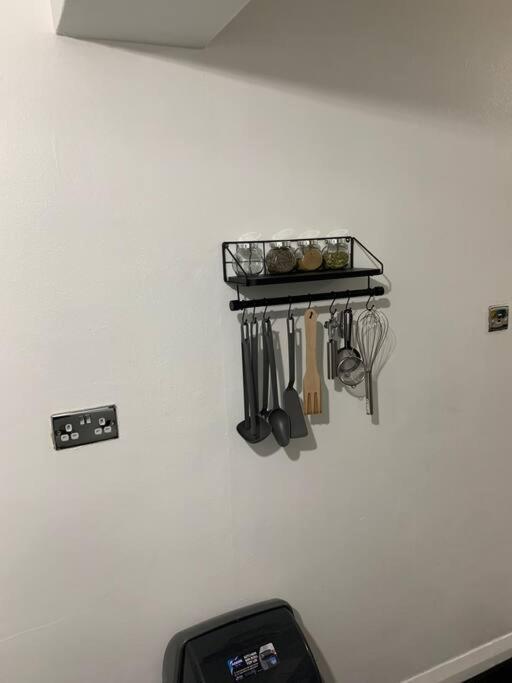 2 Bed 1St Floor Apartment-Own Entrance & Parking Portsmouth Zewnętrze zdjęcie
