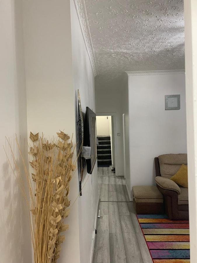 2 Bed 1St Floor Apartment-Own Entrance & Parking Portsmouth Zewnętrze zdjęcie