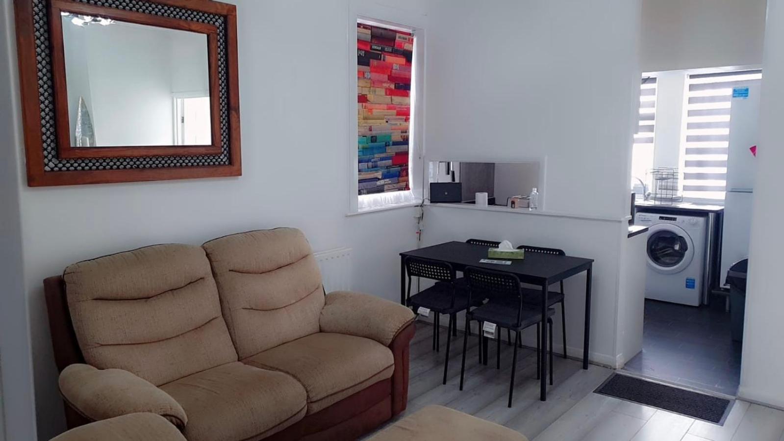 2 Bed 1St Floor Apartment-Own Entrance & Parking Portsmouth Zewnętrze zdjęcie