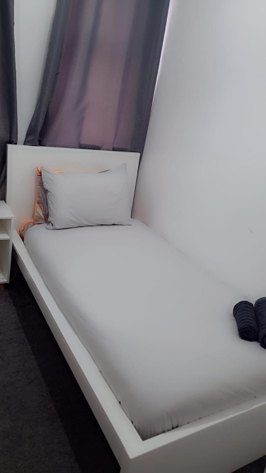 2 Bed 1St Floor Apartment-Own Entrance & Parking Portsmouth Zewnętrze zdjęcie